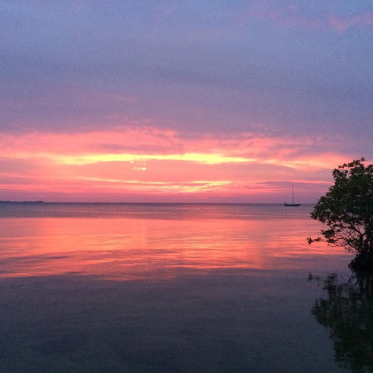 Omah Alchy Cottages Karimunjawa-Inseln Zimmer foto
