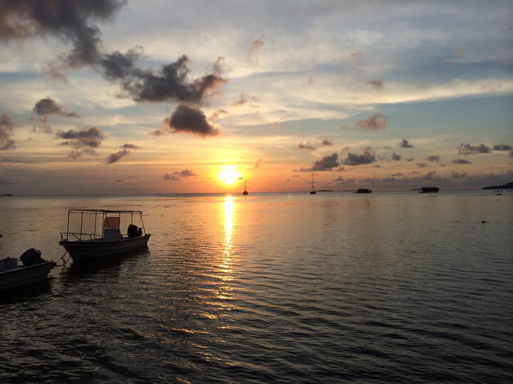 Omah Alchy Cottages Karimunjawa-Inseln Zimmer foto